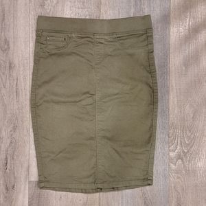 SUZY SHIER Green Pencil Skirt